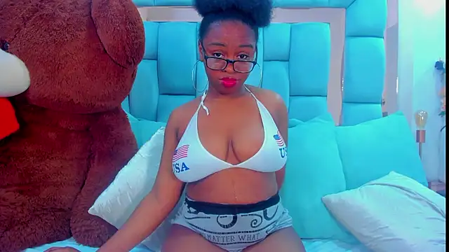 hazellanee online show from March 29, 2026, 5:20 am