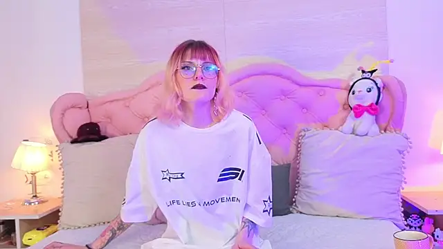 Rossiie Hunt  online show from November 26, 2025, 6:08 pm