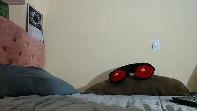 Soffy Moore online show from October 2, 2025, 5:33 am