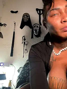 Snapshot of QUEENCALIMOD chatting on December 14, 2025, 6:19 am QUEENCALIMOD online show from December 14, 2025, 6:19 am