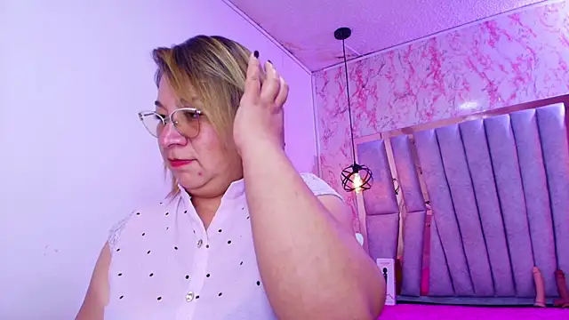 MaylinRosse  online show from November 3, 2025, 6:55 pm