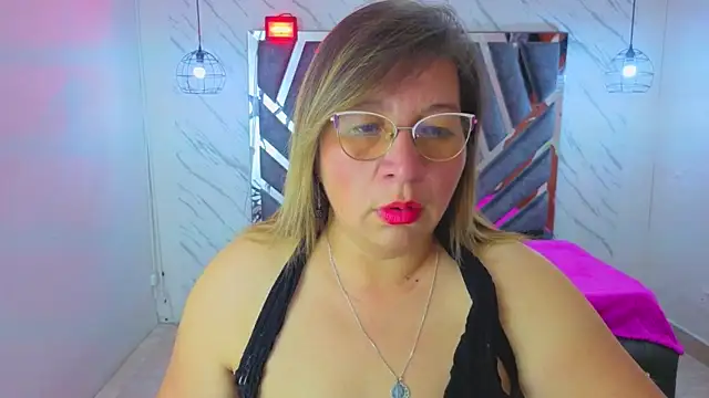 MaylinRosse  online show from May 20, 2026, 7:00 pm