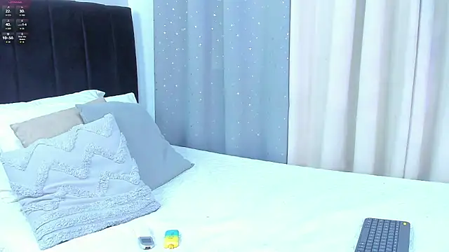 Lenapaul  online show from September 22, 2025, 3:34 am