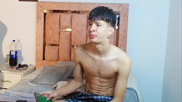 DemianSalvatore online show from December 4, 2025, 8:30 pm