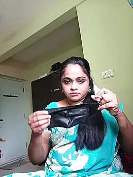 queendivya online show from October 10, 2025, 3:18 am