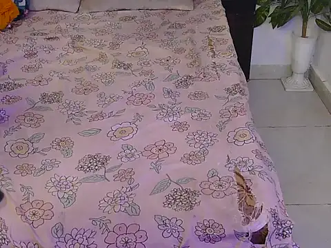 Lovelyy-couple online show from November 22, 2025, 2:27 pm