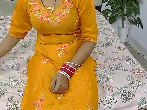 Lovelyy-couple online show from October 22, 2025, 3:50 am