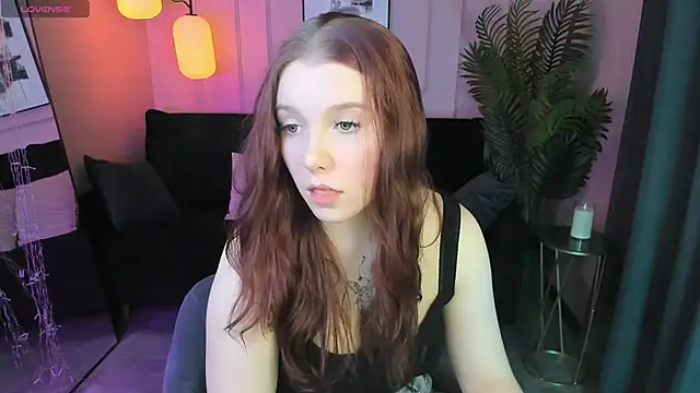 Layla Glam online show from April 8, 2026, 1:45 pm