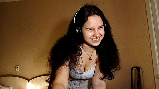 MandaDestiche online show from October 1, 2025, 5:17 pm