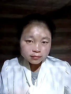 clara-cute online show from October 9, 2025, 1:33 pm
