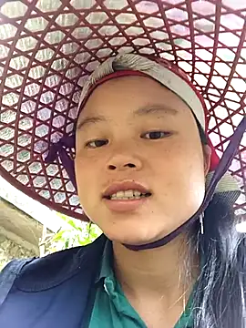 clara-cute online show from October 9, 2025, 1:28 am