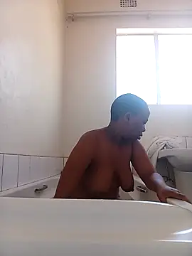 Snapshot of BubblyBeautiful chatting on September 19, 2025, 9:35 am BubblyBeautiful online show from September 19, 2025, 9:35 am