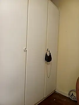 BubblyBeautiful online show from November 24, 2025, 11:10 am