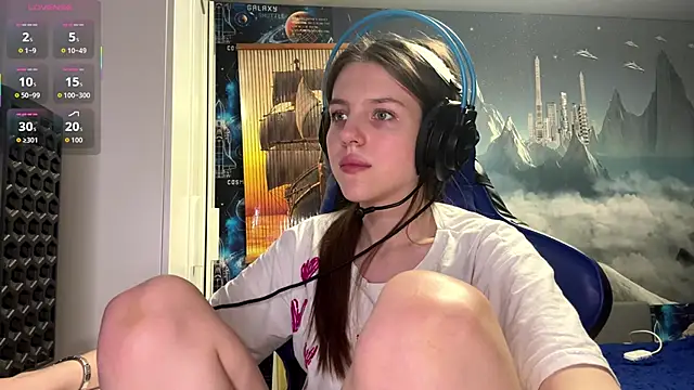 Snapshot of Elira_Breeze chatting on February 17, 2026, 5:43 pm Elira Breeze online show from February 17, 2026, 5:43 pm