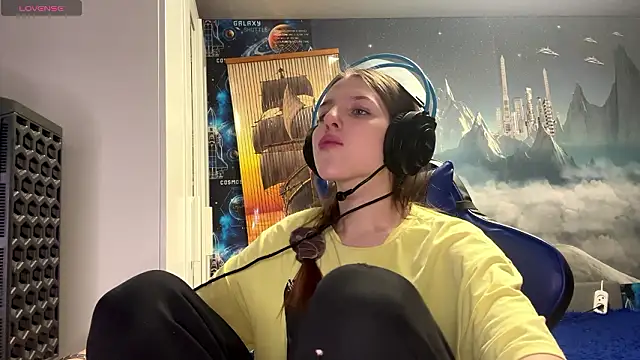 Snapshot of Elira_Breeze chatting on March 13, 2026, 5:07 pm Elira Breeze online show from March 13, 2026, 5:07 pm