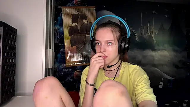 Snapshot of Elira_Breeze chatting on November 2, 2025, 12:21 pm Elira Breeze online show from November 2, 2025, 12:21 pm