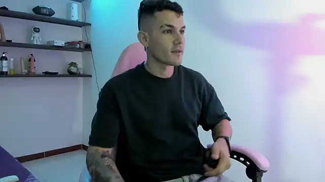 BooyHott  online show from December 19, 2025, 7:38 pm