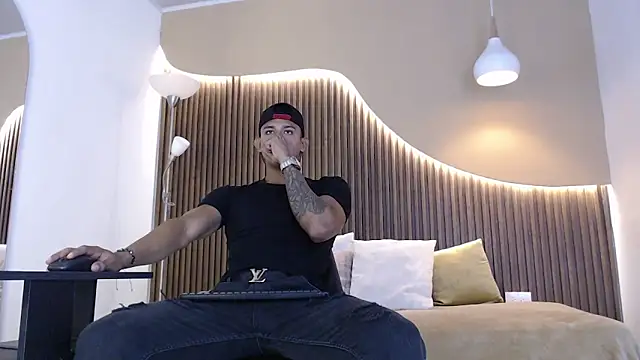 Snapshot of Aiden_steel chatting on November 4, 2025, 1:37 pm Aiden steel online show from November 4, 2025, 1:37 pm