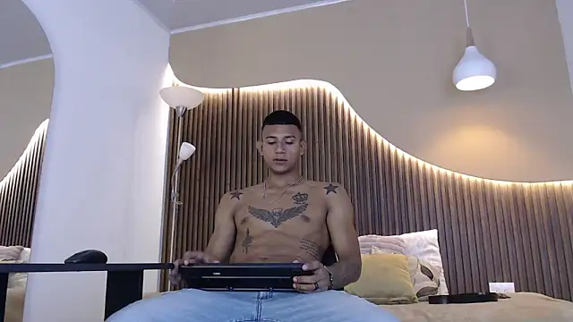 Snapshot of Aiden_steel chatting on November 8, 2025, 1:36 pm Aiden steel online show from November 8, 2025, 1:36 pm