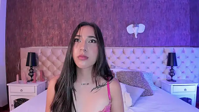 LiaaTurner online show from September 26, 2025, 8:49 pm