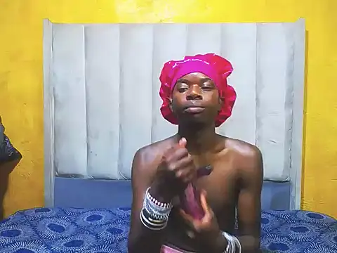 SexyBear012 online show from September 22, 2025, 12:44 pm