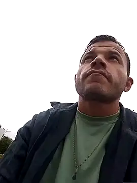 Snapshot of Claudiokkkkk chatting on December 22, 2025, 12:05 pm Claudiokkkkk online show from December 22, 2025, 12:05 pm