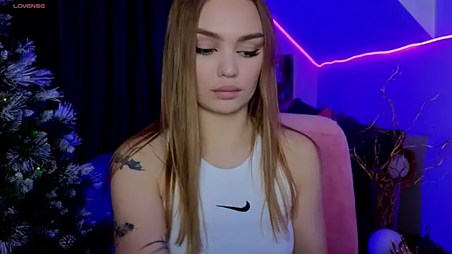 KitsyMoore online show from December 22, 2025, 1:11 pm