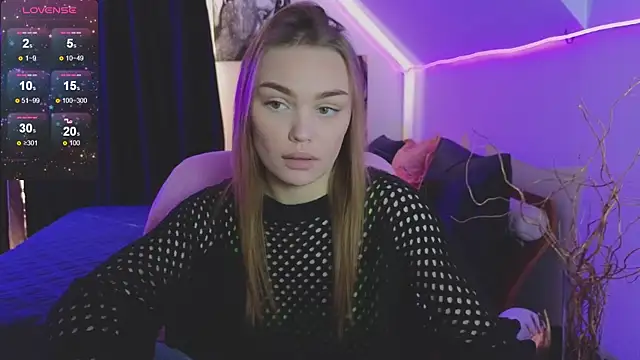 KitsyMoore online show from October 18, 2025, 1:13 pm