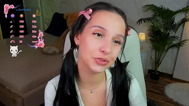 StarlitFairy online show from October 9, 2025, 5:52 am
