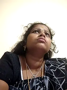 sweetqueen143 online show from October 9, 2025, 4:40 pm