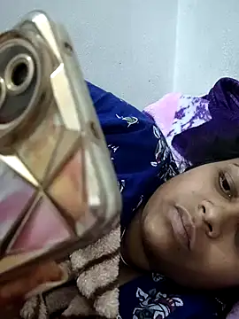 Snapshot of sweetqueen143 chatting on February 20, 2026, 8:27 am sweetqueen143 online show from February 20, 2026, 8:27 am