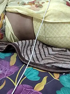 sweetqueen143 online show from April 3, 2026, 5:03 am