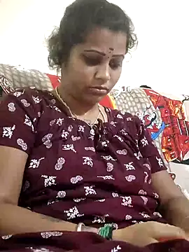 sweetqueen143 online show from November 19, 2025, 4:18 pm