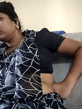 sweetqueen143 online show from October 10, 2025, 4:46 am