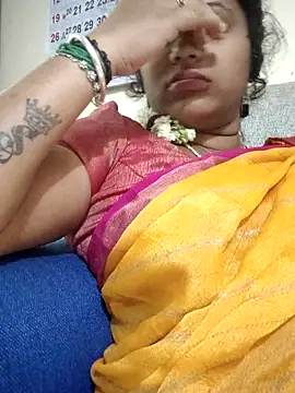 sweetqueen143 online show from November 21, 2025, 4:50 pm