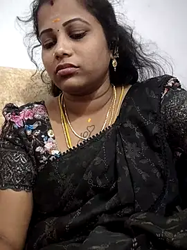 sweetqueen143 online show from April 16, 2026, 11:44 am