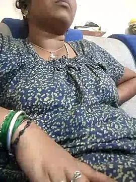 Snapshot of sweetqueen143 chatting on January 6, 2026, 5:39 pm sweetqueen143 online show from January 6, 2026, 5:39 pm