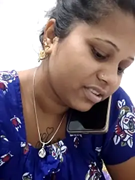 Snapshot of sweetqueen143 chatting on February 19, 2026, 4:37 pm sweetqueen143 online show from February 19, 2026, 4:37 pm