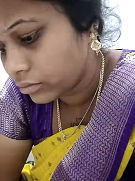 Snapshot of sweetqueen143 chatting on February 18, 2026, 8:33 am sweetqueen143 online show from February 18, 2026, 8:33 am