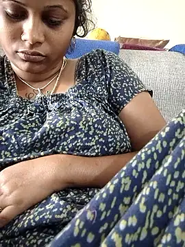 Snapshot of sweetqueen143 chatting on January 6, 2026, 5:33 am sweetqueen143 online show from January 6, 2026, 5:33 am