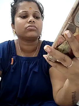 Snapshot of sweetqueen143 chatting on February 15, 2026, 8:02 am sweetqueen143 online show from February 15, 2026, 8:02 am