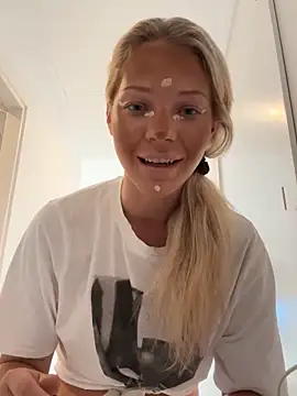 Bellablows online show from October 8, 2025, 4:29 pm