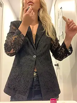 Bellablows online show from October 9, 2025, 3:23 pm