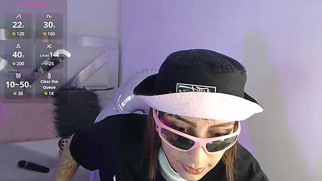 Gyal 8  online show from October 23, 2025, 8:51 pm