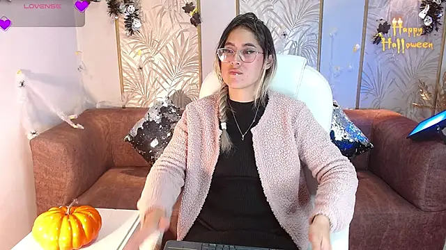 LunaaGrey  online show from October 29, 2025, 3:49 am