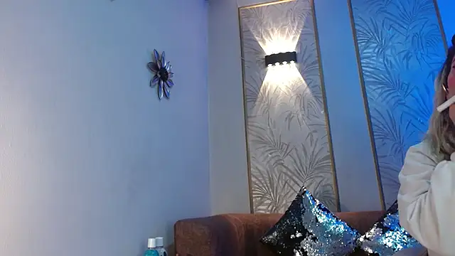 LunaaGrey  online show from November 7, 2025, 3:33 am