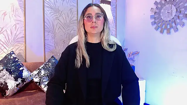 LunaaGrey  online show from October 10, 2025, 3:51 am