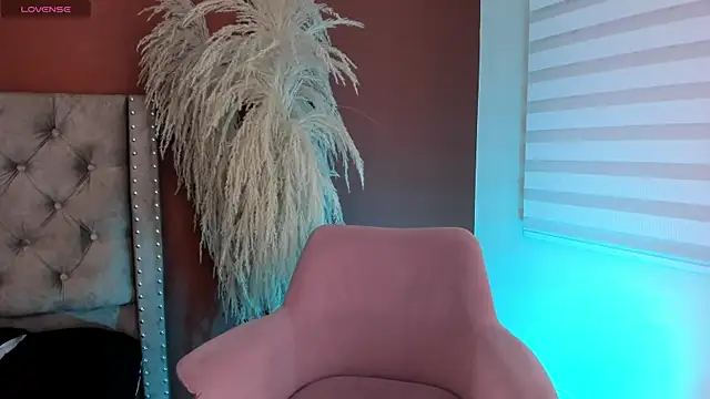 angela fiory online show from December 5, 2025, 8:28 pm