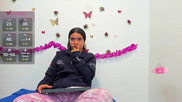 Annniie22 online show from January 7, 2026, 8:08 am