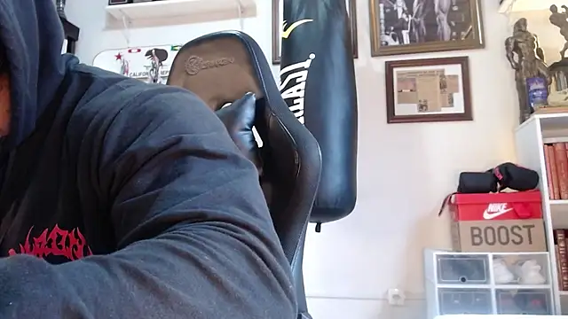 henryhadesflirt online show from April 10, 2026, 10:33 am